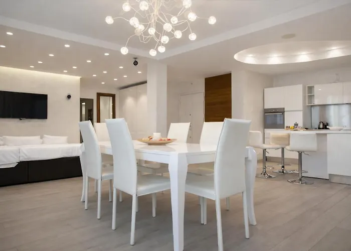 Apartment Luxury In Steps From Metro A Cornelia