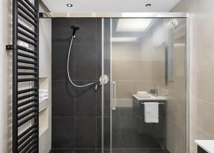 Apartment Luxury In Steps From Metro A Cornelia